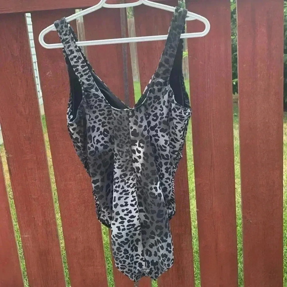 Miracle  suit Size 16DD gray animal print - Picture 3 of 9